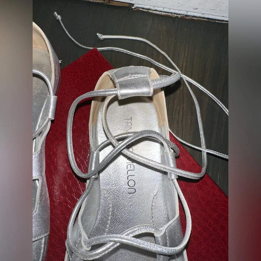 Tamara Mellon Chill Out Metallic leather Silver Strappy Sandals Flats size 38.5 - Picture 3 of 9